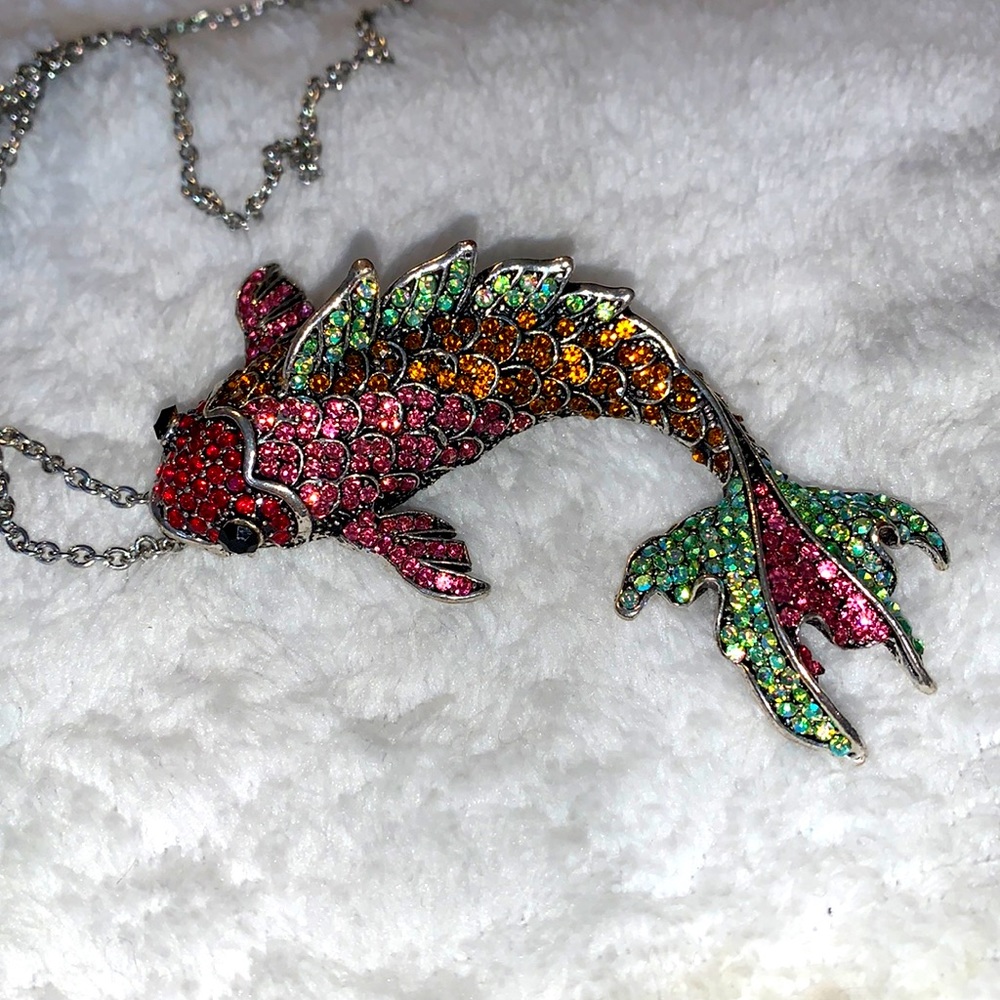 Shiny Fish Pendant silver tone